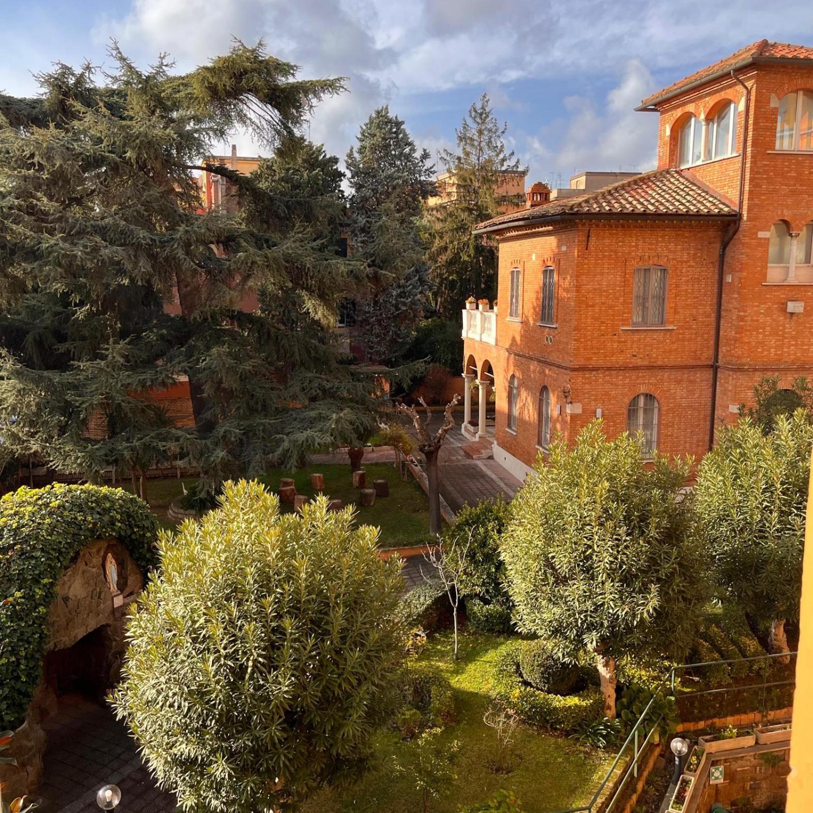 La Casa Di Nazareth Hotel Rome Bagian luar foto