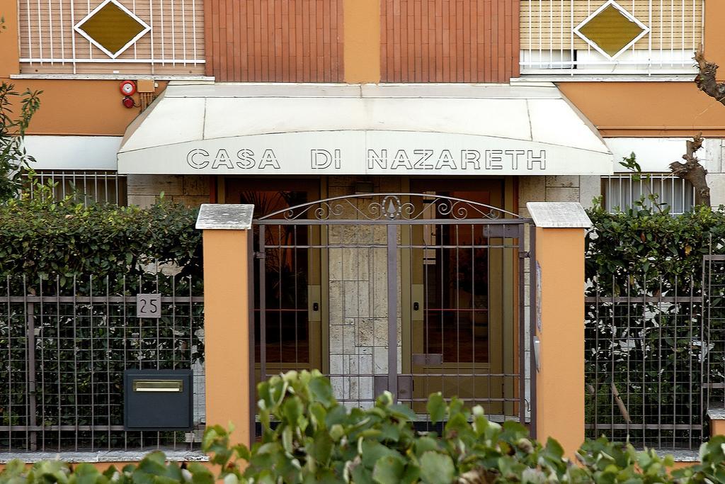 La Casa Di Nazareth Hotel Rome Bagian luar foto