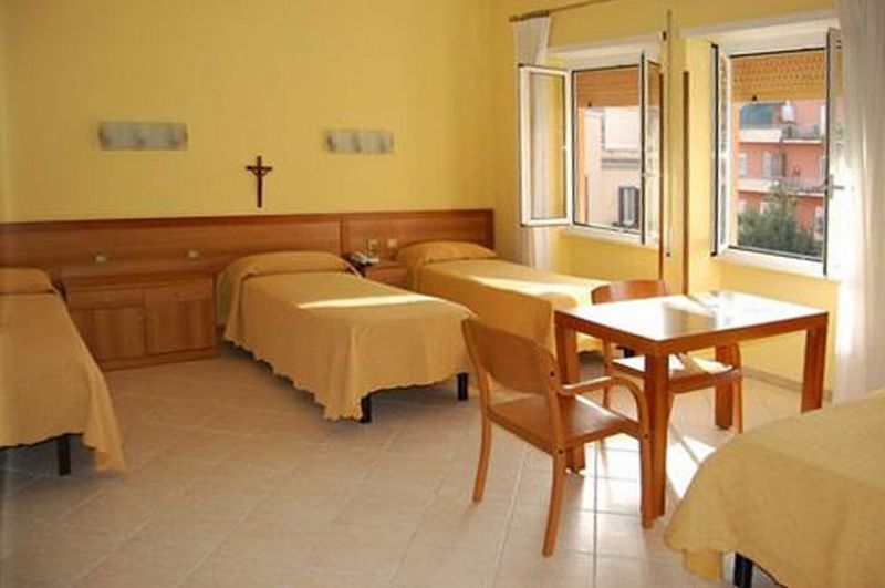 La Casa Di Nazareth Hotel Rome Bagian luar foto